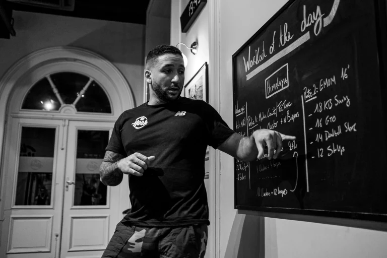 Bilan et programme au tableau, studio de coaching du Hook a Lille